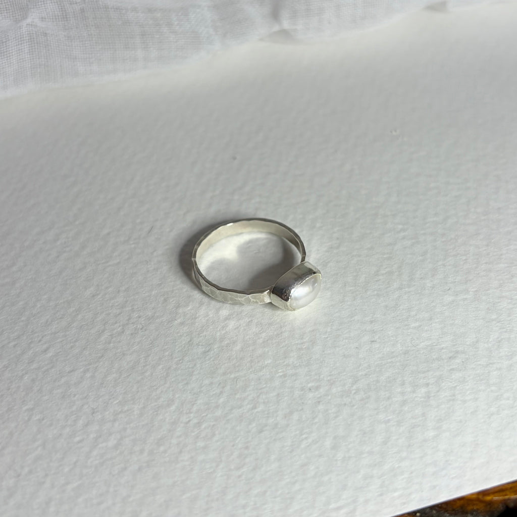 Pearl Hammered Ring | Size 6.5 / Size M 1/2