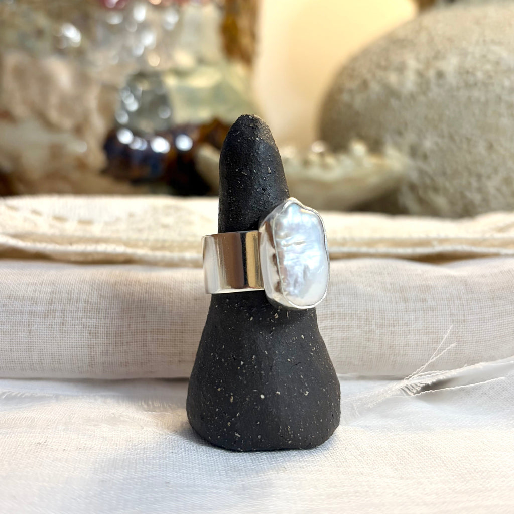 Pearl Chunky Ring | Size 9.5 / Size S 1/2