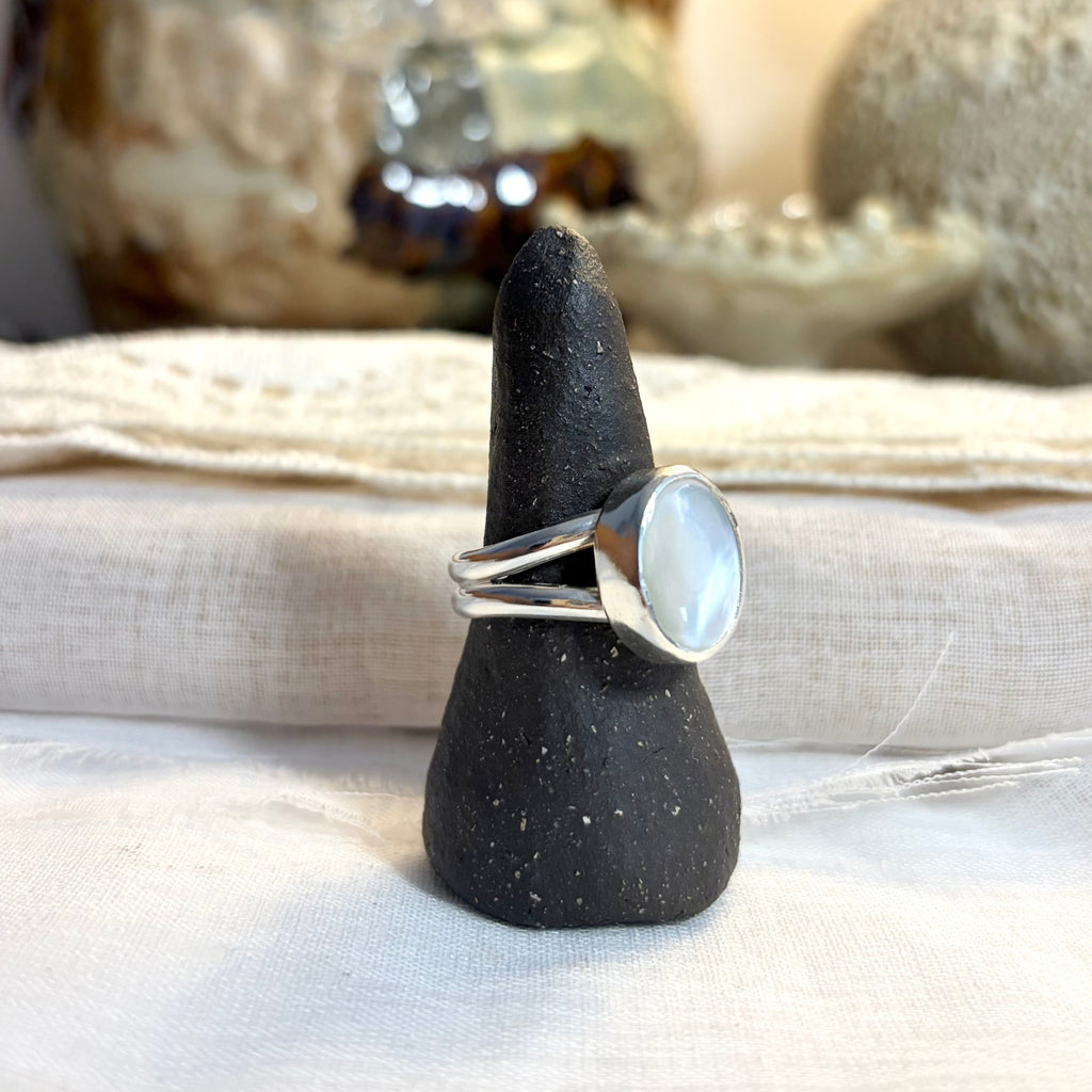 Mother of Pearl Ring | Size 10.75 / Size V