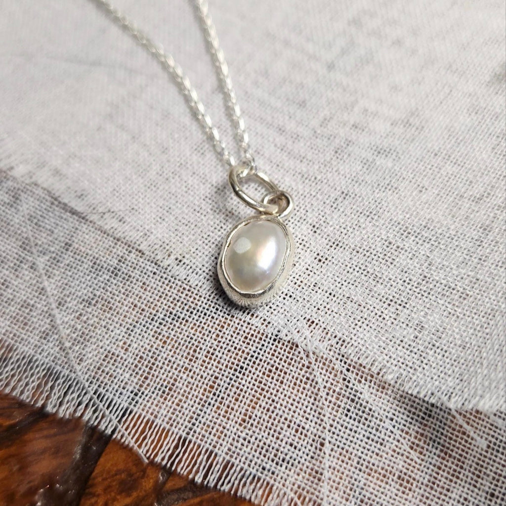 Dainty Pearl Necklace Pendant