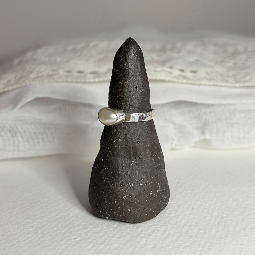 Pearl Hammered Ring | Size 6.5 / Size M 1/2