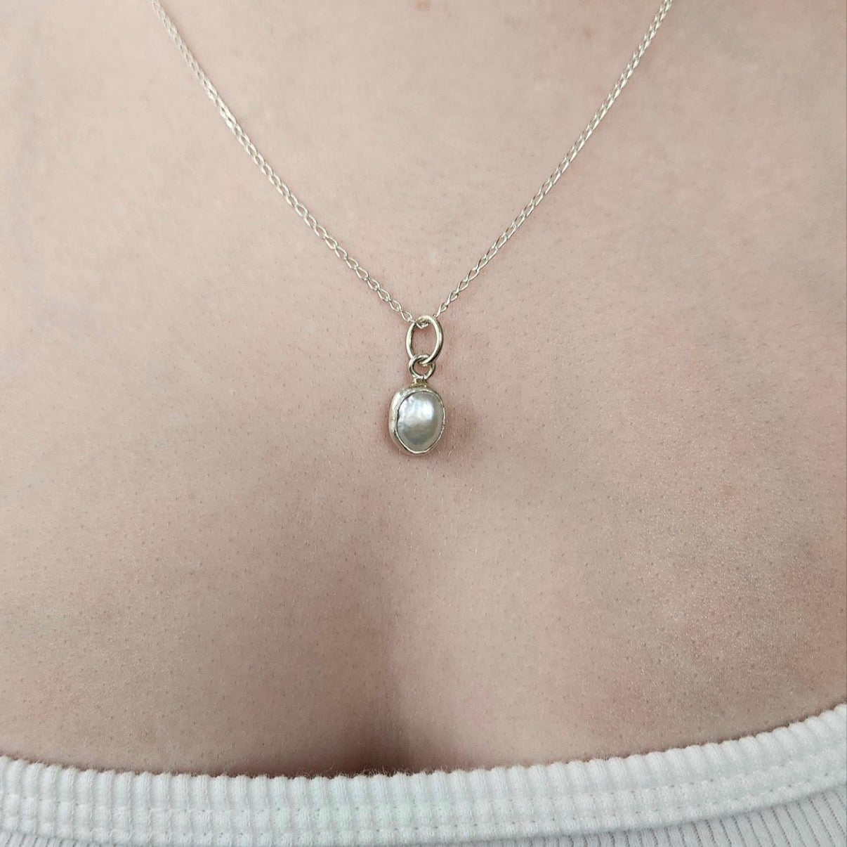 Dainty Pearl Necklace Pendant