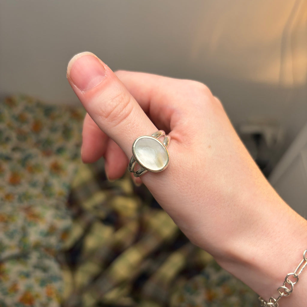 Mother of Pearl Ring | Size 10.75 / Size V